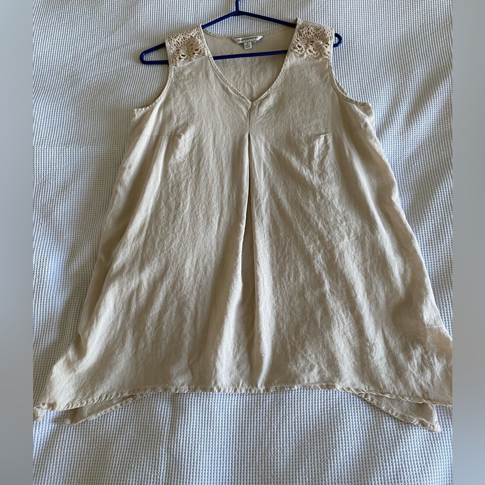 Sleeveless Linen Beige Top with Lace Detail on shoulders. Lagenlook. Size M.